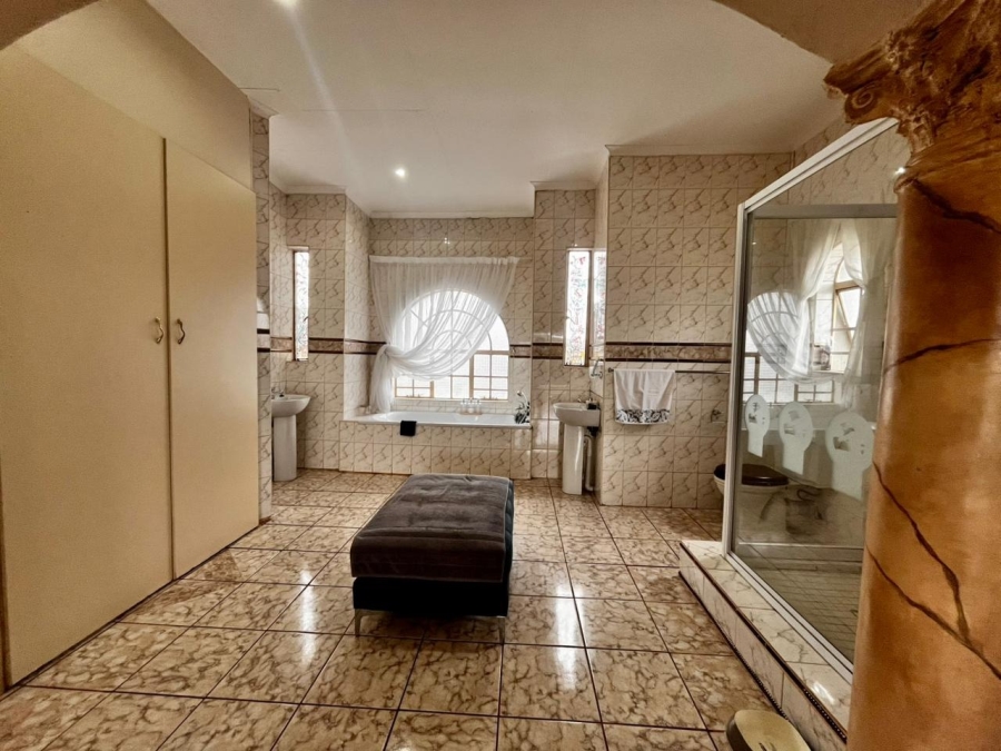 4 Bedroom Property for Sale in Safari Gardens North West